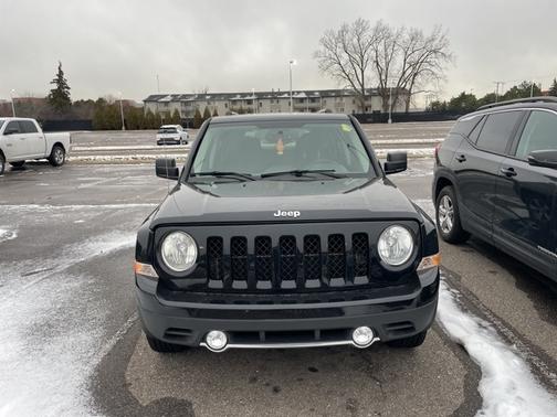 Photo 2 of 7 of 2017 Jeep Patriot High Altitude