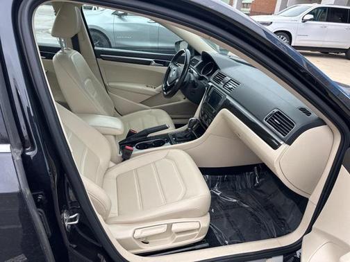 2019 Volkswagen Passat 2.0T R-Line