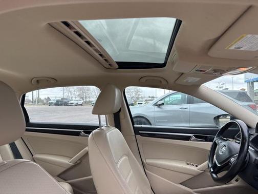 2019 Volkswagen Passat 2.0T R-Line