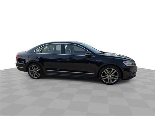 2019 Volkswagen Passat 2.0T R-Line