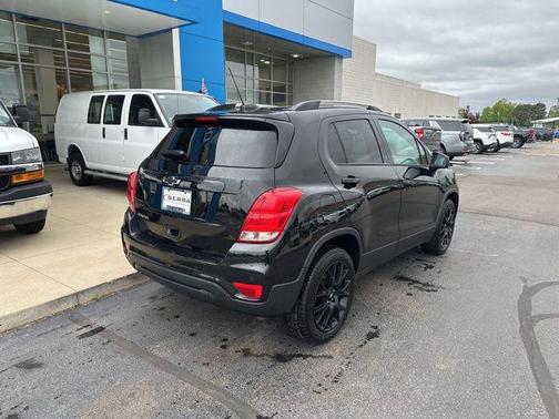 Mosaic Black Metallic 2022 Chevrolet Trax LT