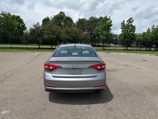 2017 Hyundai SONATA SE