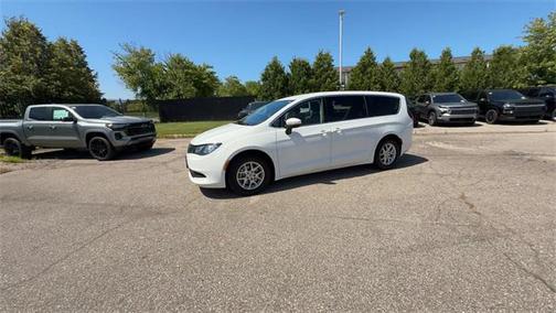 2023 Chrysler Voyager LX