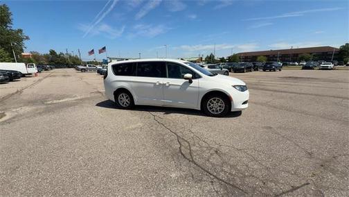 2023 Chrysler Voyager LX