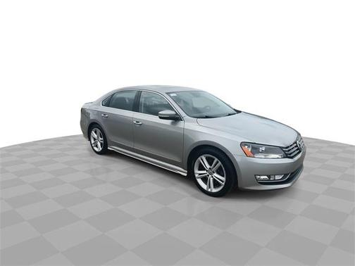 2014 Volkswagen Passat 1.8T Auto SEL Premium