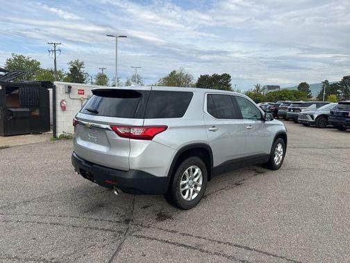 Silver Ice Metallic 2020 Chevrolet Traverse LS