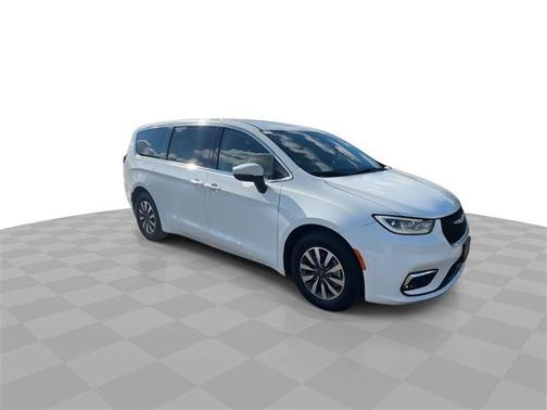 2023 Chrysler Pacifica Hybrid Touring L