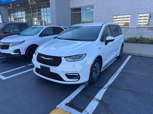 2023 Chrysler Pacifica Hybrid Touring L