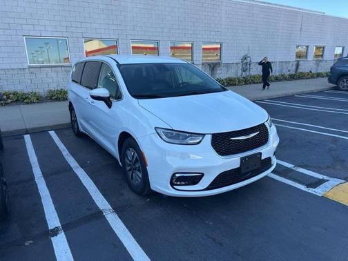 2023 Chrysler Pacifica Hybrid Touring L