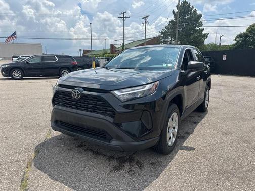 2023 Toyota RAV4 LE