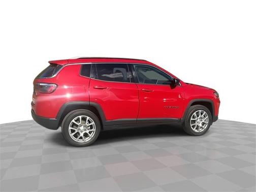 2023 Jeep Compass Latitude Lux