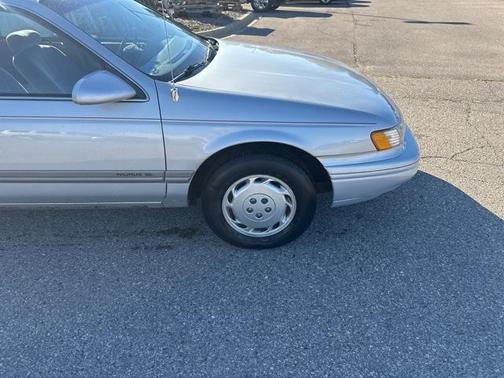 1992 Ford Taurus GL