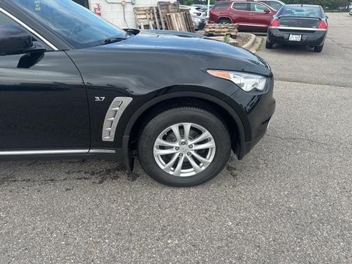 2015 INFINITI QX70 Base