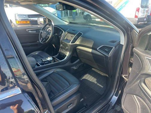 Black Metallic 2019 Ford Edge SEL