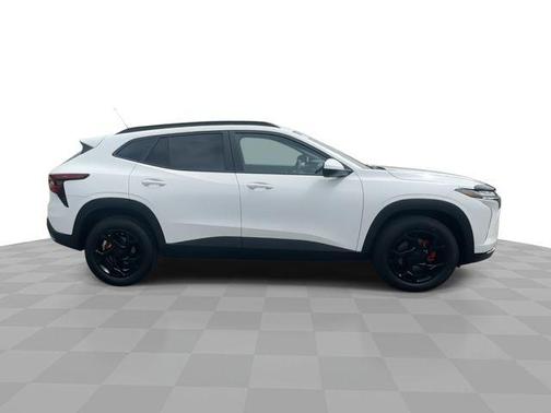 Summit White 2024 Chevrolet Trax LT