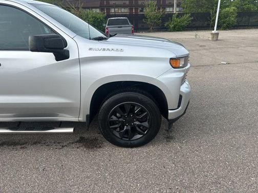 Silver Ice Metallic 2019 Chevrolet Silverado 1500 Custom