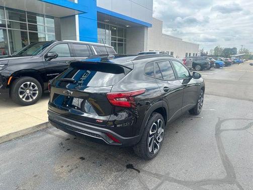 Mosaic Black Metallic 2024 Chevrolet Trax FWD 2RS