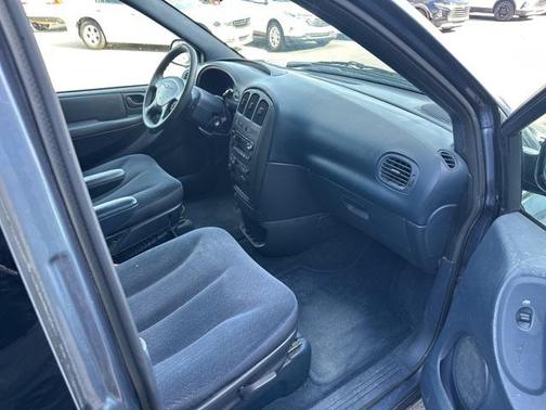 2002 Chrysler Voyager LX