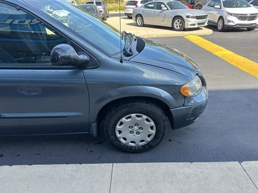 2002 Chrysler Voyager LX
