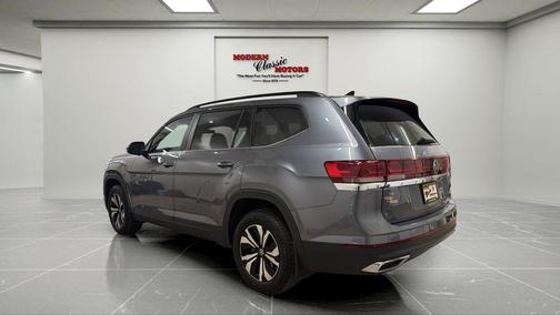 Platinum Gray Metallic 2024 Volkswagen Atlas 2.0T SE