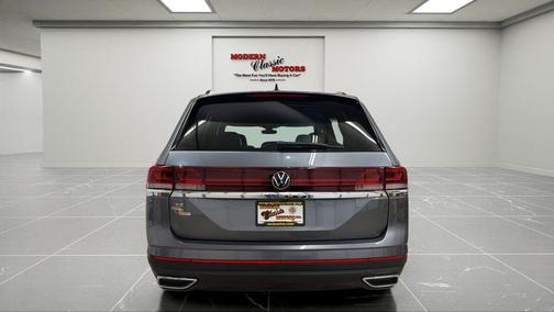 Platinum Gray Metallic 2024 Volkswagen Atlas 2.0T SE