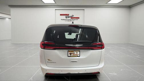 Bright White Clearcoat 2023 Chrysler Pacifica Touring L