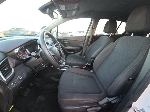 Summit White 2021 Chevrolet Trax LS