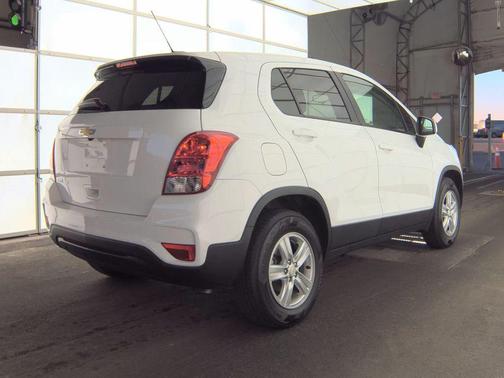 Summit White 2021 Chevrolet Trax LS
