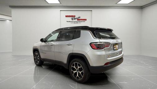 Silver Zynith Metallic Clearcoat 2025 Jeep Compass Limited