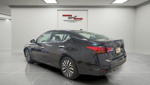 Super Black Clearcoat 2025 Nissan Altima 2.5 SV