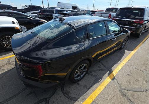 Aurora Black Pearl 2025 Kia K4 LXS