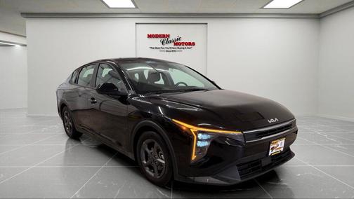 Aurora Black Pearl 2025 Kia K4 LXS