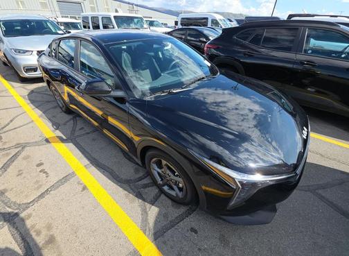 Aurora Black Pearl 2025 Kia K4 LXS