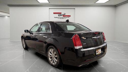 Gloss Black 2019 Chrysler 300 Limited
