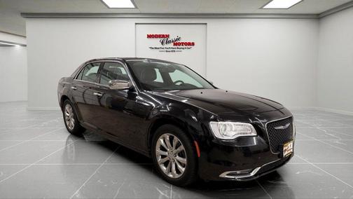 Gloss Black 2019 Chrysler 300 Limited