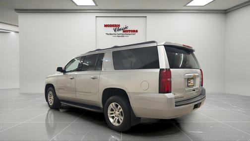 Silver Ice Metallic 2018 Chevrolet Suburban LT