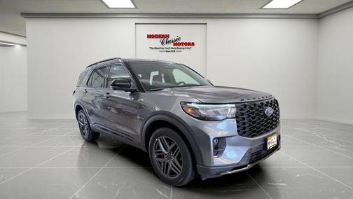 Gray Metallic 2025 Ford Explorer ST-Line