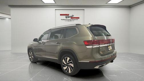 Avocado Green Pearl 2025 Volkswagen Atlas 2.0T SEL