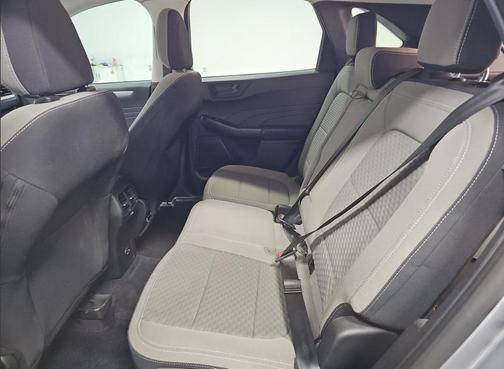 Iconic Silver Metallic 2022 Ford Escape SE