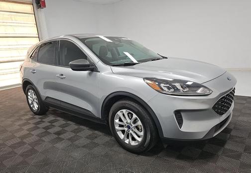 Iconic Silver Metallic 2022 Ford Escape SE