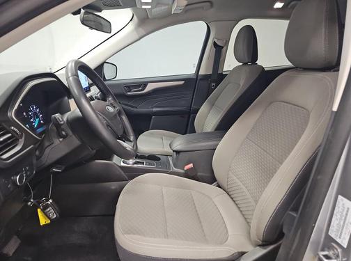 Iconic Silver Metallic 2022 Ford Escape SE