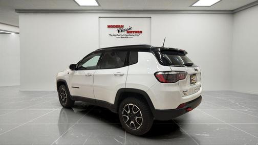 Bright White Clearcoat 2025 Jeep Compass Trailhawk