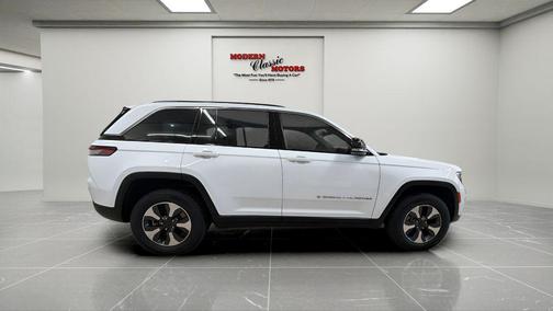 Bright White Clearcoat 2022 Jeep Grand Cherokee 4xe Base