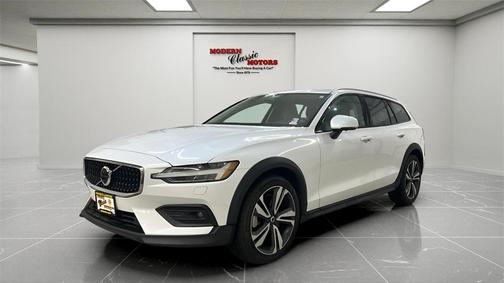 2024 Volvo V60 Cross Country B5 Plus