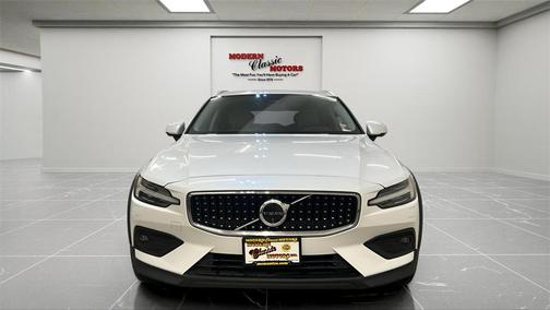 2024 Volvo V60 Cross Country B5 Plus