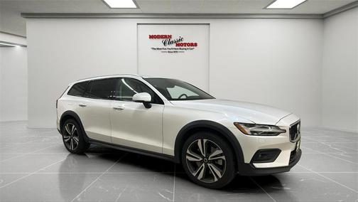 2024 Volvo V60 Cross Country B5 Plus