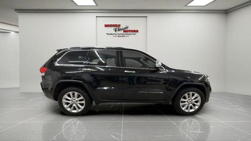 Diamond Black Crystal Pearlcoat 2017 Jeep Grand Cherokee Limited