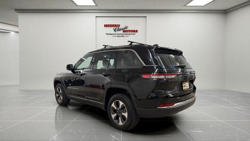 Diamond Black Crystal Pearlcoat 2022 Jeep Grand Cherokee 4xe Base