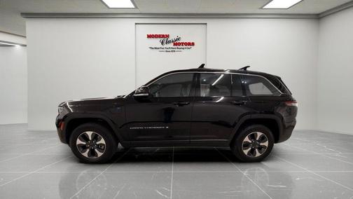 Diamond Black Crystal Pearlcoat 2022 Jeep Grand Cherokee 4xe Base