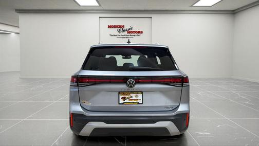 pyrite silver metallic 2026 Volkswagen Tiguan 2.0T SE 4MOTION